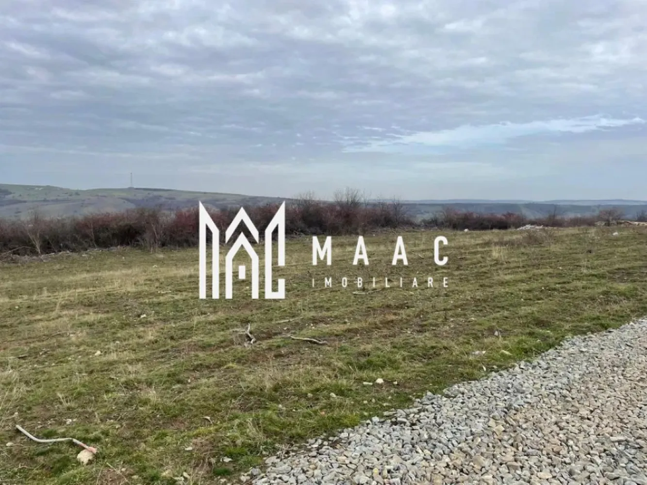 Teren intravilan | 500 MP | Daia - Maac imobiliare va propune spre vanzare un teren intravilan cu o suprafata de 500 mp, cu o vedere panoramică spectaculoasă. Reprezinta oportunitatea perfectă pentru a-ți construi casa visurilor, o casă de vacanță sau pentru a realiza investiții profitabile! Caracteristici principale: Suprafață: 500 mp. Regim conform PUZ: potrivit pentru locuințe sau diverse investiții. Localizare: aproximativ 1.5 km de DJ, cu acces facil Utilități: posibilitate de racordare la energie electrică și alte utilități Acces: drum pietruit, ușor de parcurs. Avantaje: Ideal pentru construcția unei locuințe permanente, zonă în plină dezvoltare, apreciată pentru intimitate și natură, investiție excelentă pe termen lung Dacă îți dorești un loc unde natura și confortul se întâlnesc, această parcelă reprezintă alegerea perfectă. Pentru mai multe detalii sau programarea unei vizionări, va invitam sa contactati Maac Imobiliare, specificand ID: CP2817069 }}