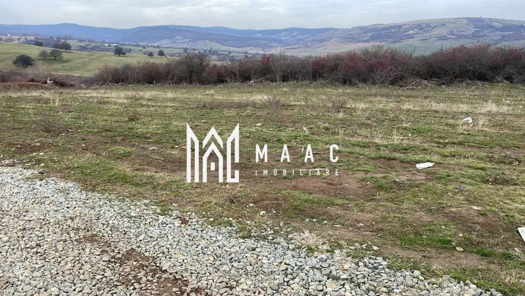 Teren intravilan | 500 MP | Daia - Maac imobiliare va propune spre vanzare un teren intravilan cu o suprafata de 500 mp, cu o vedere panoramică spectaculoasă. Reprezinta oportunitatea perfectă pentru a-ți construi casa visurilor, o casă de vacanță sau pentru a realiza investiții profitabile! Caracteristici principale: Suprafață: 500 mp. Regim conform PUZ: potrivit pentru locuințe sau diverse investiții. Localizare: aproximativ 1.5 km de DJ, cu acces facil Utilități: posibilitate de racordare la energie electrică și alte utilități Acces: drum pietruit, ușor de parcurs. Avantaje: Ideal pentru construcția unei locuințe permanente, zonă în plină dezvoltare, apreciată pentru intimitate și natură, investiție excelentă pe termen lung Dacă îți dorești un loc unde natura și confortul se întâlnesc, această parcelă reprezintă alegerea perfectă. Pentru mai multe detalii sau programarea unei vizionări, va invitam sa contactati Maac Imobiliare, specificand ID: CP2817069 }}