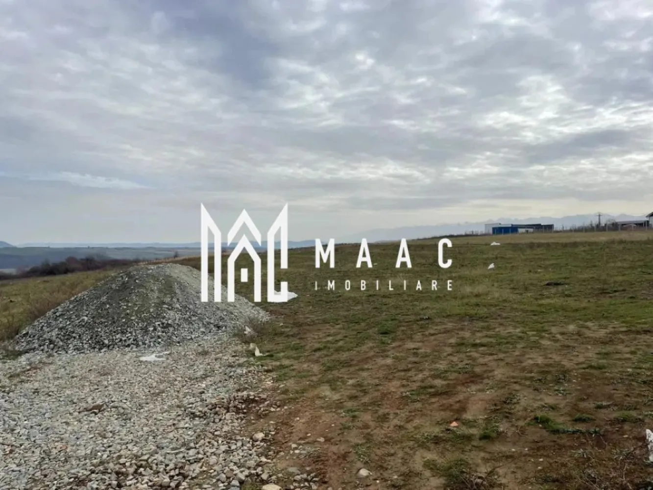 Teren intravilan | 500 MP | Daia - Maac imobiliare va propune spre vanzare un teren intravilan cu o suprafata de 500 mp, cu o vedere panoramică spectaculoasă. Reprezinta oportunitatea perfectă pentru a-ți construi casa visurilor, o casă de vacanță sau pentru a realiza investiții profitabile! Caracteristici principale: Suprafață: 500 mp. Regim conform PUZ: potrivit pentru locuințe sau diverse investiții. Localizare: aproximativ 1.5 km de DJ, cu acces facil Utilități: posibilitate de racordare la energie electrică și alte utilități Acces: drum pietruit, ușor de parcurs. Avantaje: Ideal pentru construcția unei locuințe permanente, zonă în plină dezvoltare, apreciată pentru intimitate și natură, investiție excelentă pe termen lung Dacă îți dorești un loc unde natura și confortul se întâlnesc, această parcelă reprezintă alegerea perfectă. Pentru mai multe detalii sau programarea unei vizionări, va invitam sa contactati Maac Imobiliare, specificand ID: CP2817069 }}