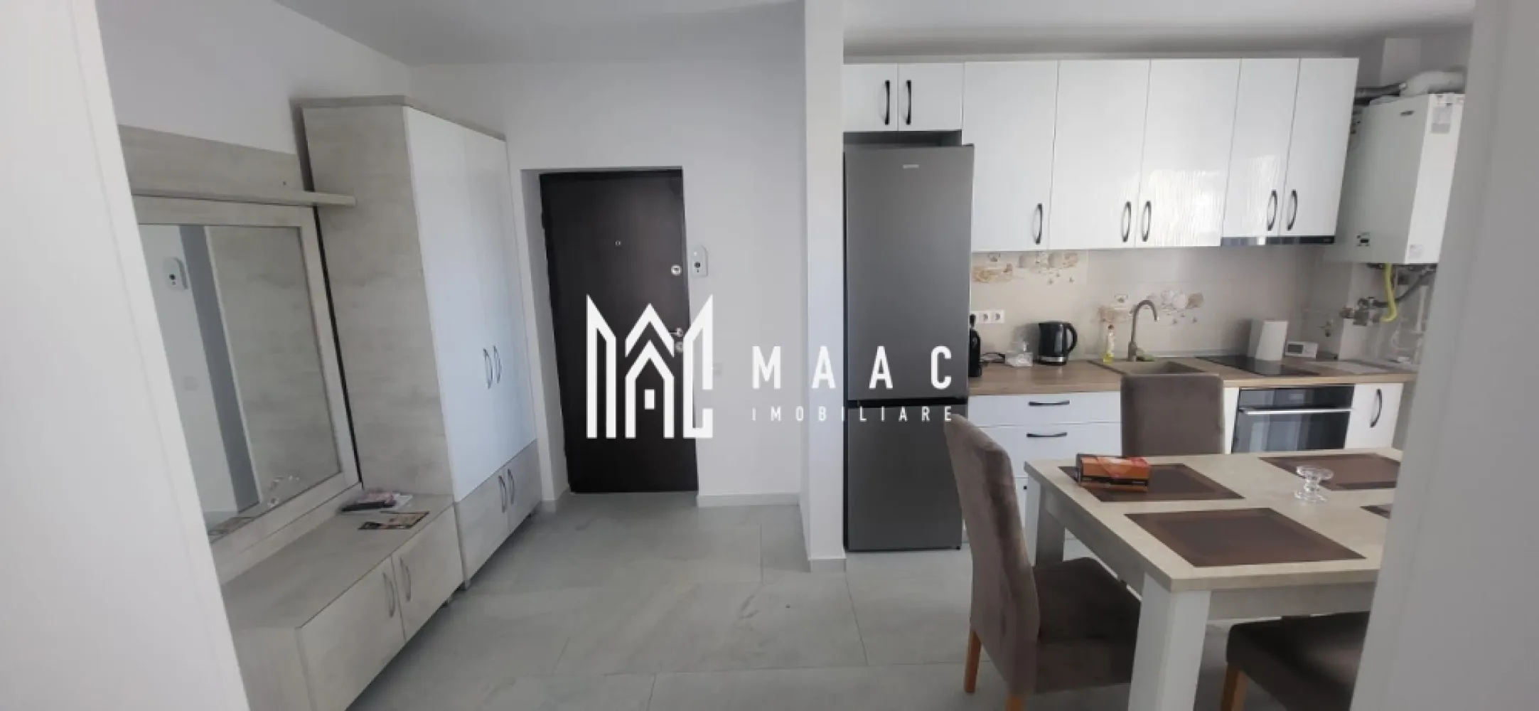 Apartament 2 camere | Parcare privată I Doamna Stanca - MAAC Imobiliare vă oferă spre închiriere un apartament modern cu 2 camere, decomandat, situat la etajul 2 al unui imobil nou cu 6 etaje, amplasat în zona foarte apreciată Doamna Stanca. Locuința are o suprafață utilă de 54 mp, la care se adaugă un balcon generos, perfect pentru momente de relaxare. Se închiriază complet mobilată și utilată, astfel că vă puteți muta imediat, fără investiții suplimentare. Apartamentul dispune de parcare privată, lift și acces facil către toate punctele de interes din zonă: Promenada Mall, Kaufland, mijloace de transport și multiple facilități comerciale. O proprietate ideală pentru cei care caută confort, liniște și proximitate față de principalele centre comerciale. Condiții de închiriere: minim 12 luni, garantie in cuantumul unei chirii lunare, disponibil imediat. Pentru mai multe detalii și programarea unei vizionări, vă rugăm să menționați ID-ul: CP2816800 }}