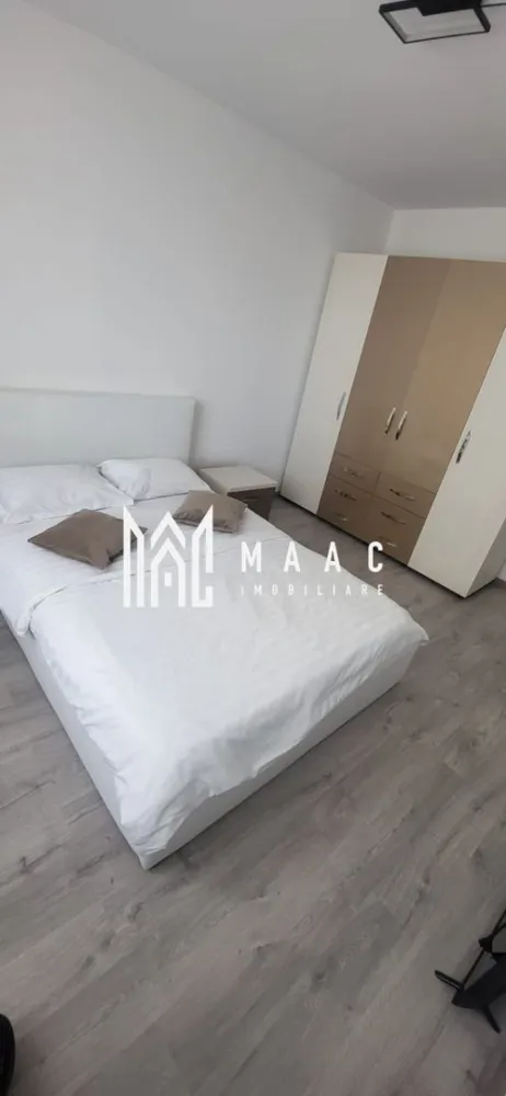 Apartament 2 camere | Parcare privată I Doamna Stanca - MAAC Imobiliare vă oferă spre închiriere un apartament modern cu 2 camere, decomandat, situat la etajul 2 al unui imobil nou cu 6 etaje, amplasat în zona foarte apreciată Doamna Stanca. Locuința are o suprafață utilă de 54 mp, la care se adaugă un balcon generos, perfect pentru momente de relaxare. Se închiriază complet mobilată și utilată, astfel că vă puteți muta imediat, fără investiții suplimentare. Apartamentul dispune de parcare privată, lift și acces facil către toate punctele de interes din zonă: Promenada Mall, Kaufland, mijloace de transport și multiple facilități comerciale. O proprietate ideală pentru cei care caută confort, liniște și proximitate față de principalele centre comerciale. Condiții de închiriere: minim 12 luni, garantie in cuantumul unei chirii lunare, disponibil imediat. Pentru mai multe detalii și programarea unei vizionări, vă rugăm să menționați ID-ul: CP2816800 }}