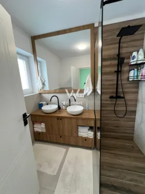 Casă individuală modernă cu garaj - teren 400 mp – Sura Mare