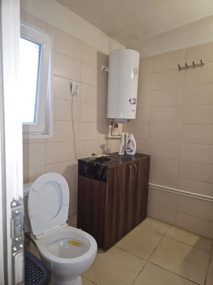 Casa 35 mp cu curte 300 mp, Micro 17 – Str. Oltului, 250 euro lunar