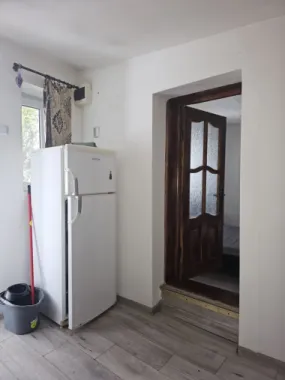 Casa 35 mp cu curte 300 mp, Micro 17 – Str. Oltului, 250 euro lunar