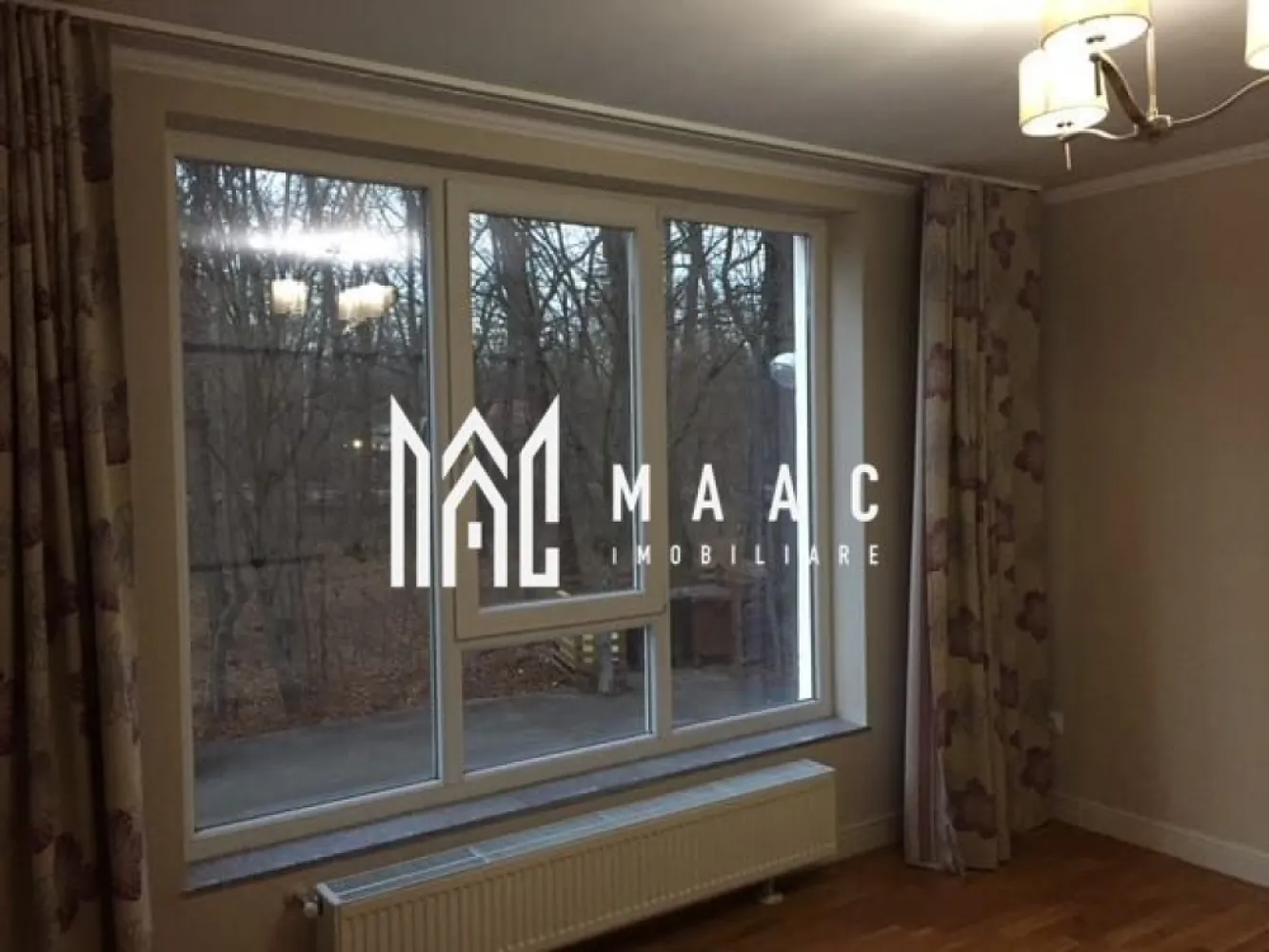 Apartament I 3 camere I Parcare Privată | Pădurea Dumbrava - MAAC Imobiliare oferă spre închiriere un apartament modern cu 3 camere, amplasat în zona Pădurii Dumbrava – un pol rezidențial bine cotat al Sibiului. Detalii generale Apartament 3 camere, situat la parter înalt Suprafață utilă: 80 mp Imobil construit în 2013, structură din cărămidă, regim P+2 Ansamblu privat cu barieră automată și sistem audio-video Loc de parcare propriu + două locuri comune pentru vizitatori Compartimentare Living Două dormitoare Bucătărie open-space, complet mobilată și utilată Baie cu geam Balcon cu vedere către pădure Hol de acces Condiții de închiriere Garanție: 1000 euro Fără animale de companie Disponibil imediat Pentru detalii suplimentare sau programarea unei vizionări, vă rugăm să menționați ID: CP2815617. }}