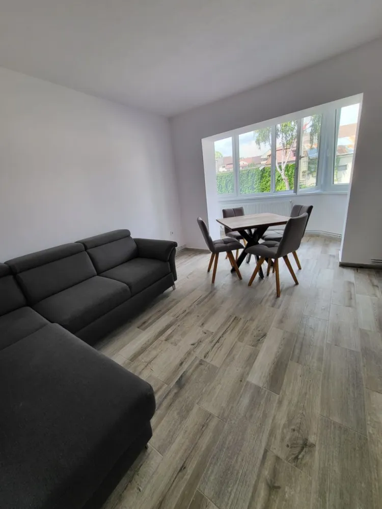 Garsoniera moderna , etaj 1 !