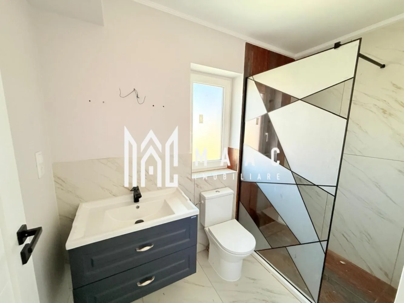 Casa individuala | 4 camere | La cheie | 644 MP | Selimbar