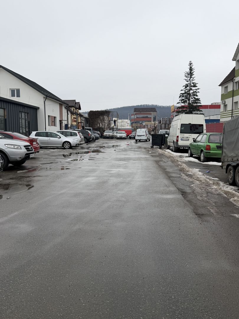 Hala , zona Selgros , Bistrita !