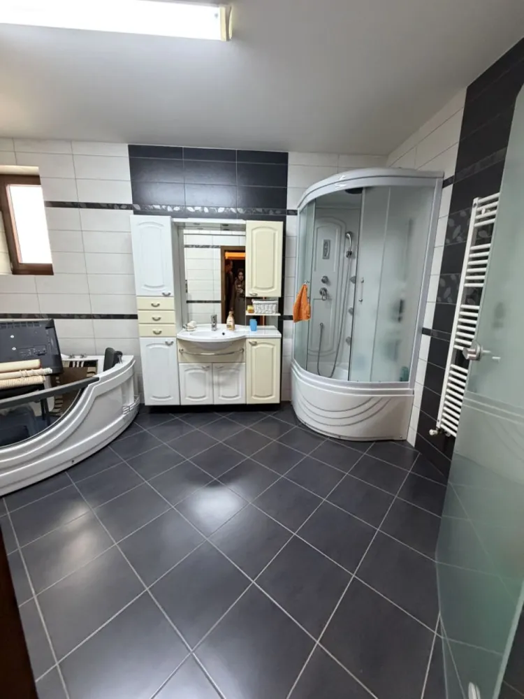 Casa individuala,situata in zona strada Crinilor