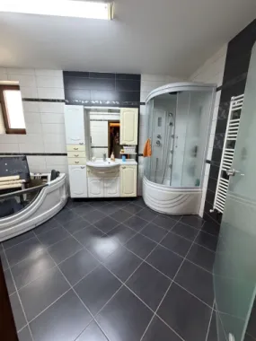 Casa individuala,situata in zona strada Crinilor