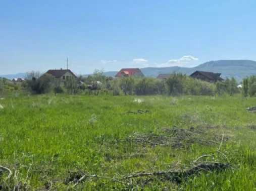 Teren intravilan , zona Drumul Sigmirului