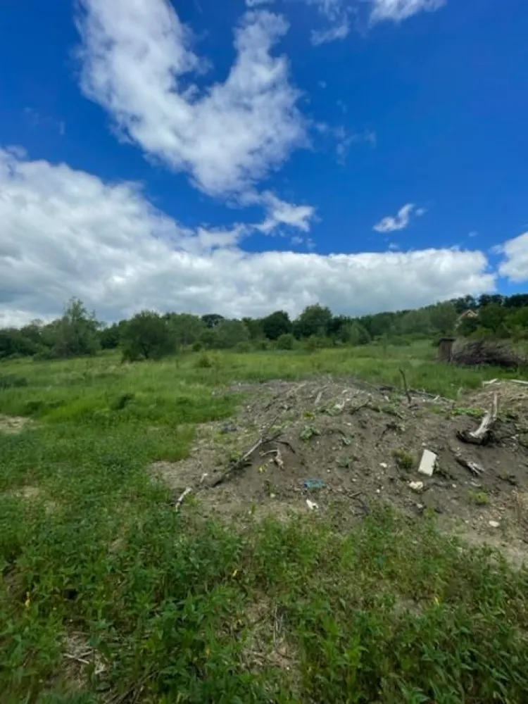 Teren intravilan ,situat pe Strada Ghinzii - Agentia Direkt Imobiliare propune spre vanzare teren intravilan ideal consructie casa . Terenul este pozitionat direct la strada Ghinzii cu o deschidere de 30 ml . Dispune de toate utiliatile la front . inclinatie -plat. I }}