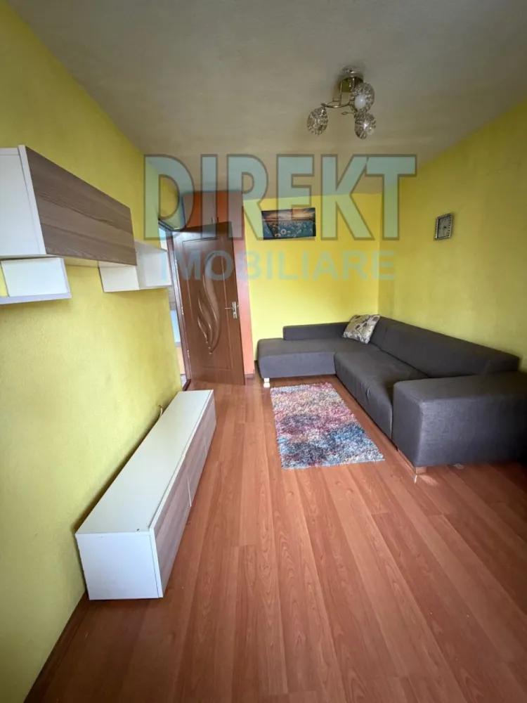 Apartament etaj 2 , zona Stefan cel Mare - Agentia Direkt Imobiliare propune spre vanzare apartament decomandat situat la etajul 2 , in zona Stefan cel Mare , pe strada Vasile Lupu . Imobilul are o suprafata construita de 62 mp , si este compus din bucatarie separata , 2 dormitoare , baie , balcon , hol. Se vinde mobilat . }}