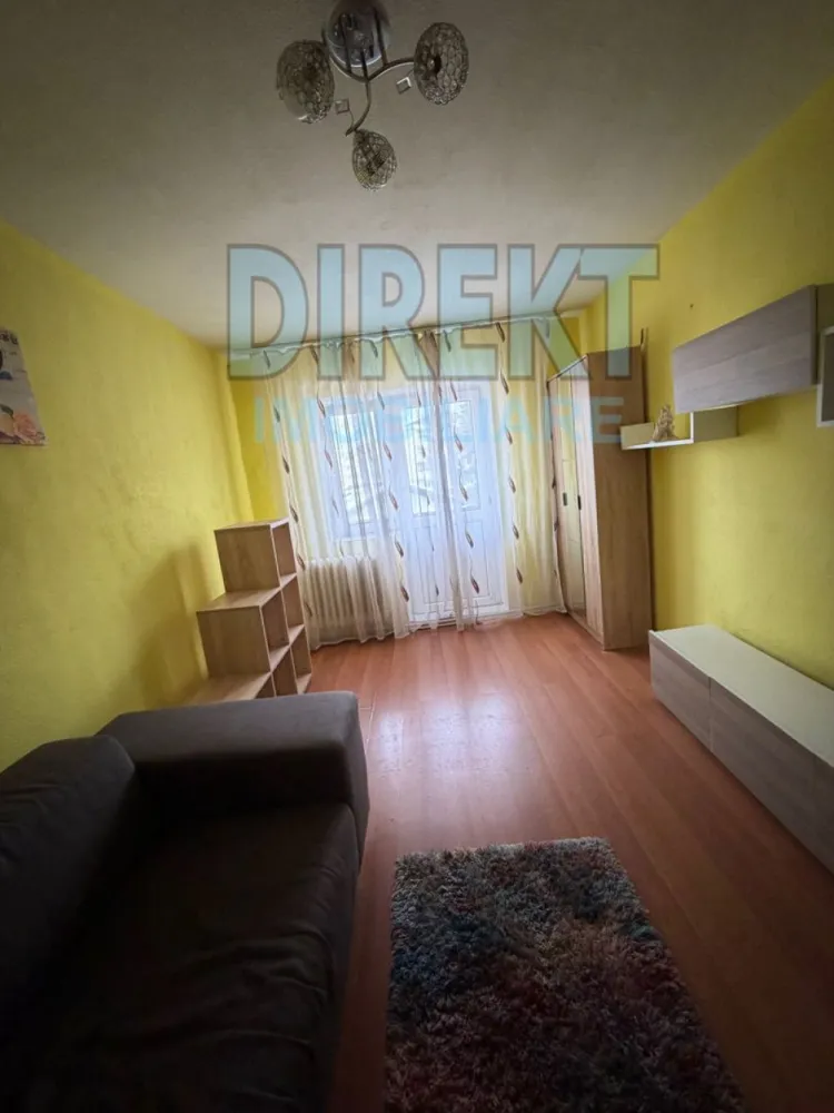 Apartament etaj 2 , zona Stefan cel Mare - Agentia Direkt Imobiliare propune spre vanzare apartament decomandat situat la etajul 2 , in zona Stefan cel Mare , pe strada Vasile Lupu . Imobilul are o suprafata construita de 62 mp , si este compus din bucatarie separata , 2 dormitoare , baie , balcon , hol. Se vinde mobilat . }}