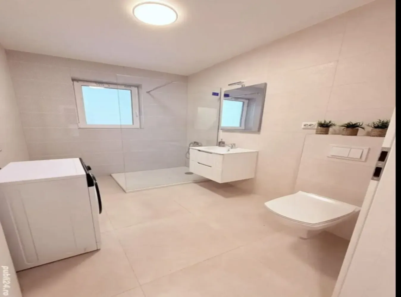 Penthouse , zona Decebal - Agentia Direkt Imobiliare propune spre inchiriere apartament tip Penthouse , zona Decebal . Imobilul este pozitionat la etajul 3 intr -un bloc constructie noua si este compus din : bucatarie si living open space, 1 dormitor , 1 hol, 1 baie , 1 dressing . Imobilul este situat intr o zona linistita a orasului la 500 m de Liceul Liviu Rebreanu , Piata Decebal, etc. Dispune de loc de parcare individual in curte . }}