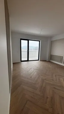 Apartament , spatios , bloc nou cu lift !