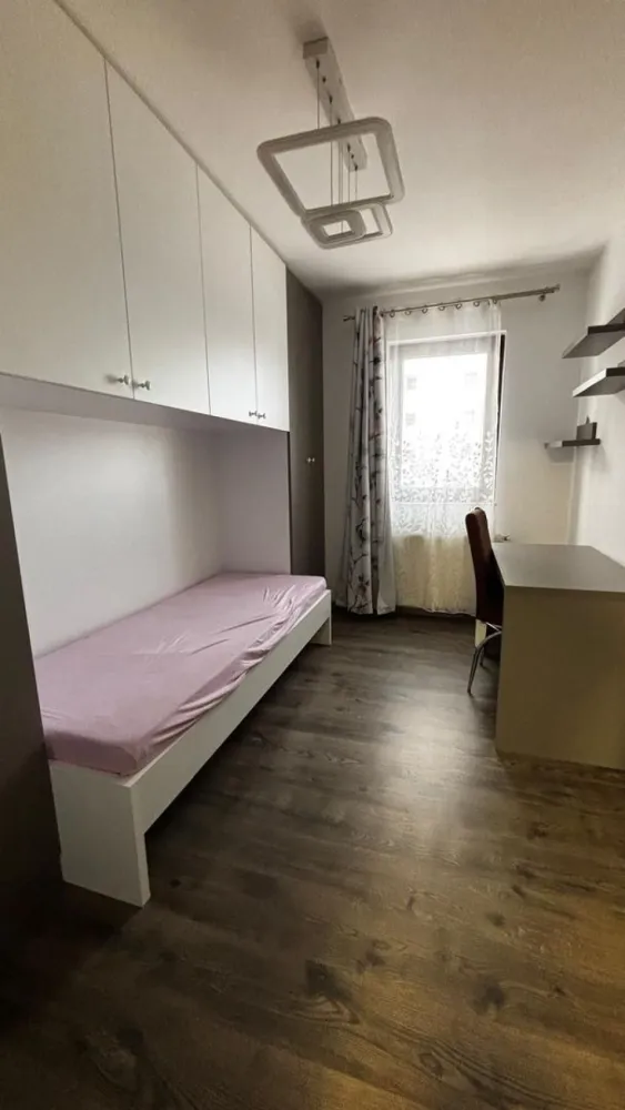 Apartament 3 camere , zona Isu , etaj 3 !