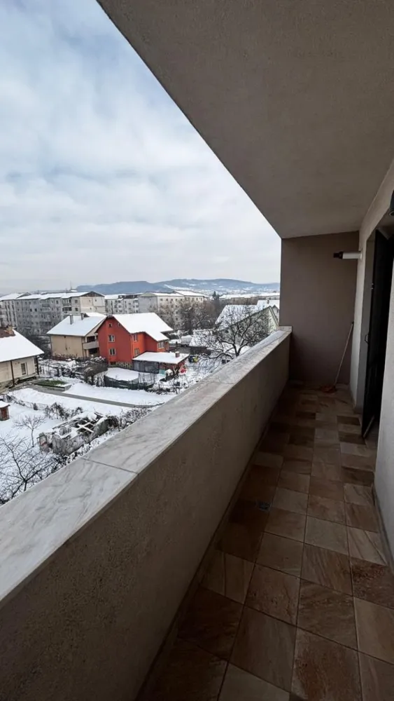 Apartament 3 camere , zona Isu , etaj 3 !