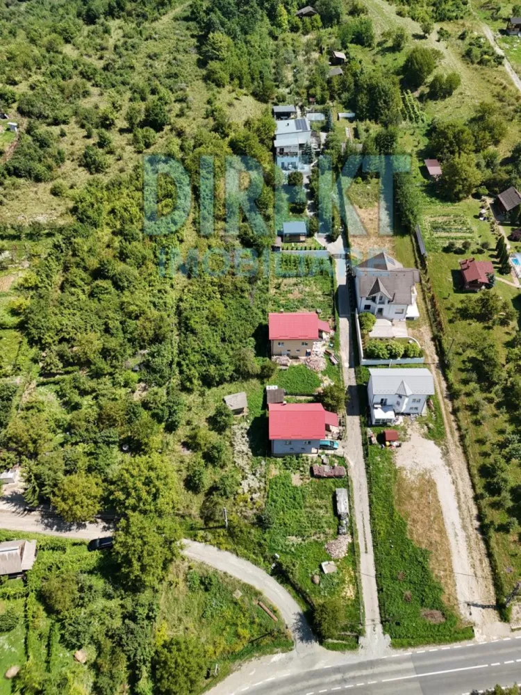 Teren intravilan , strada Valea Jelnei - Agentia Direkt Imobiliare propune spre vanzare teren intravilan situat pe strada Drumul Jelnei . Terenul are o suprafata de 23 ari intravilan si 20 ari extravilan . Cale de acces din drumul principal , utilitati : curent , gaz, canalizare la front . }}