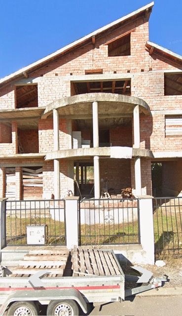 Casa la rosu cu 25 ari teren, zona Dedeman !
