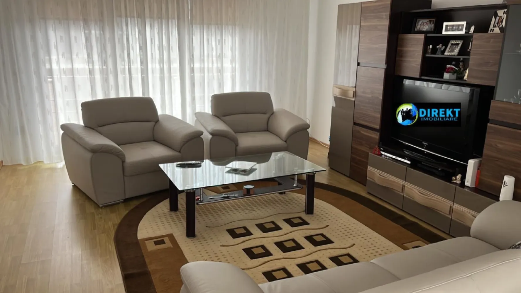 Casa , zona Grigore Pletosul! - Agentia Direkt Imobiliare propune spre vanzare casa situata pe strada Grigore Pletosul, la 500 m de mall. Imobilul este construit in anul 2005 , regim de inaltime D+P+E dispune de o suprafata utila de 200 mp ,teren aferent 264 mp , si este dispus astfel : - la demisol un apartament format din living , bucatarie , baie, 1 dormitor , - la parter living , bucatarie , baie, camara , iesire pe terasa , - la etaj 3 dormitoare si baie. Parerea agentului : imobil spatios , pozitionat intr o zona linistita in continua dezvoltare . Merita vazut ! }}