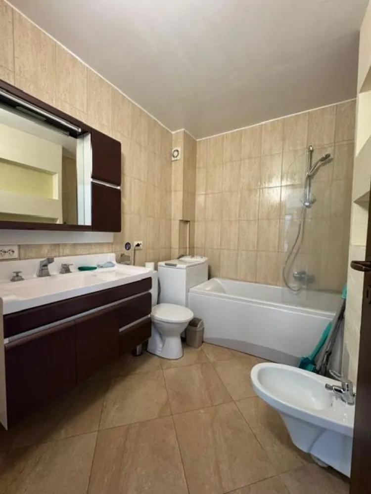 Apartament spațios, 4 camere, 120 mp, etaj 5/5, bloc nou cu lift