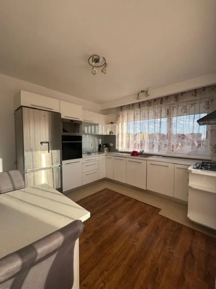 Apartament spațios, 4 camere, 120 mp, etaj 5/5, bloc nou cu lift