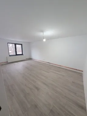 Spațiu comercial de închiriat, zona Decebal