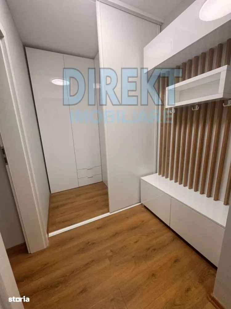 Apartament luxos , etaj 3 , bloc nou , cu lift - Agentia Direkt Imobiliare propune spre vanzare apartament luxos situat intr -un bloc nou , cu lift , in zona Valea Rusului in spatele depozitului Macon . Imobilul este pozitionat la etajul 3 , este compus din bucatarie cu living si iesire pe balcon , dressing , baie , dormitor cu iesire pe balcon. Imobilul dispune de mobilier de inalta calitate , finisaje de lux . Loc de parcare suprateran inclus in pret . }}