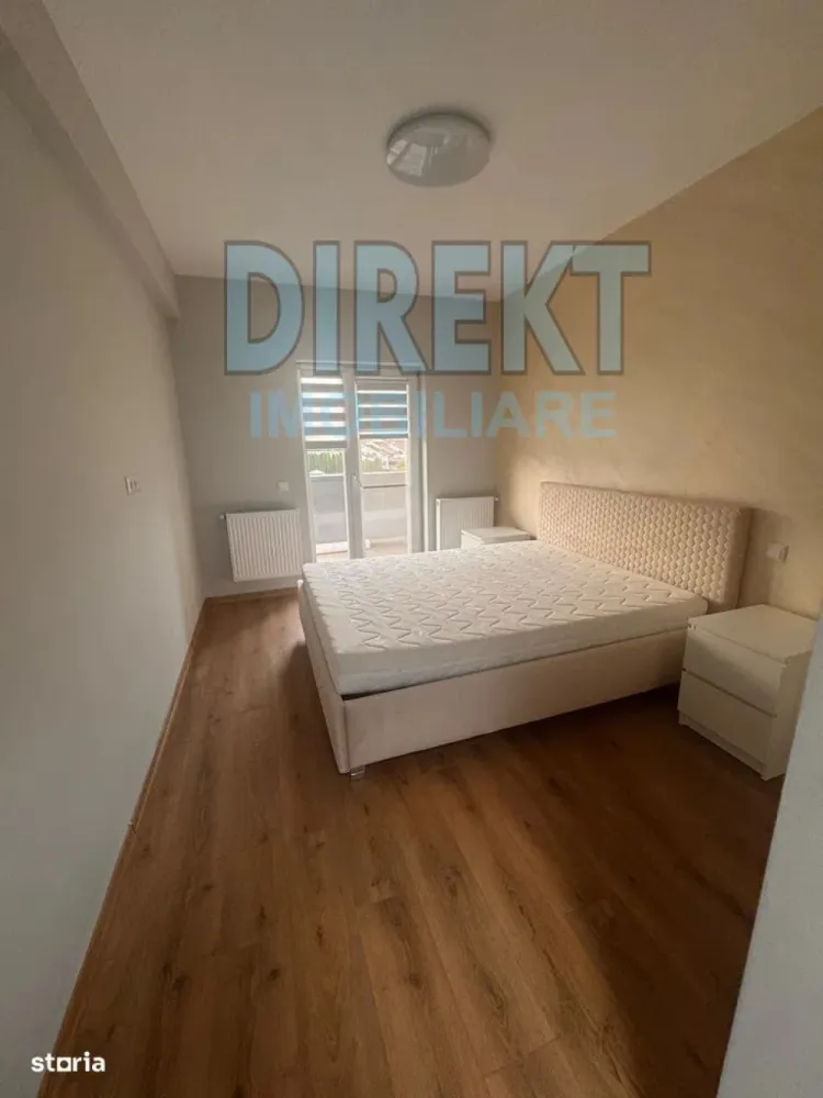 Apartament luxos , etaj 3 , bloc nou , cu lift - Agentia Direkt Imobiliare propune spre vanzare apartament luxos situat intr -un bloc nou , cu lift , in zona Valea Rusului in spatele depozitului Macon . Imobilul este pozitionat la etajul 3 , este compus din bucatarie cu living si iesire pe balcon , dressing , baie , dormitor cu iesire pe balcon. Imobilul dispune de mobilier de inalta calitate , finisaje de lux . Loc de parcare suprateran inclus in pret . }}