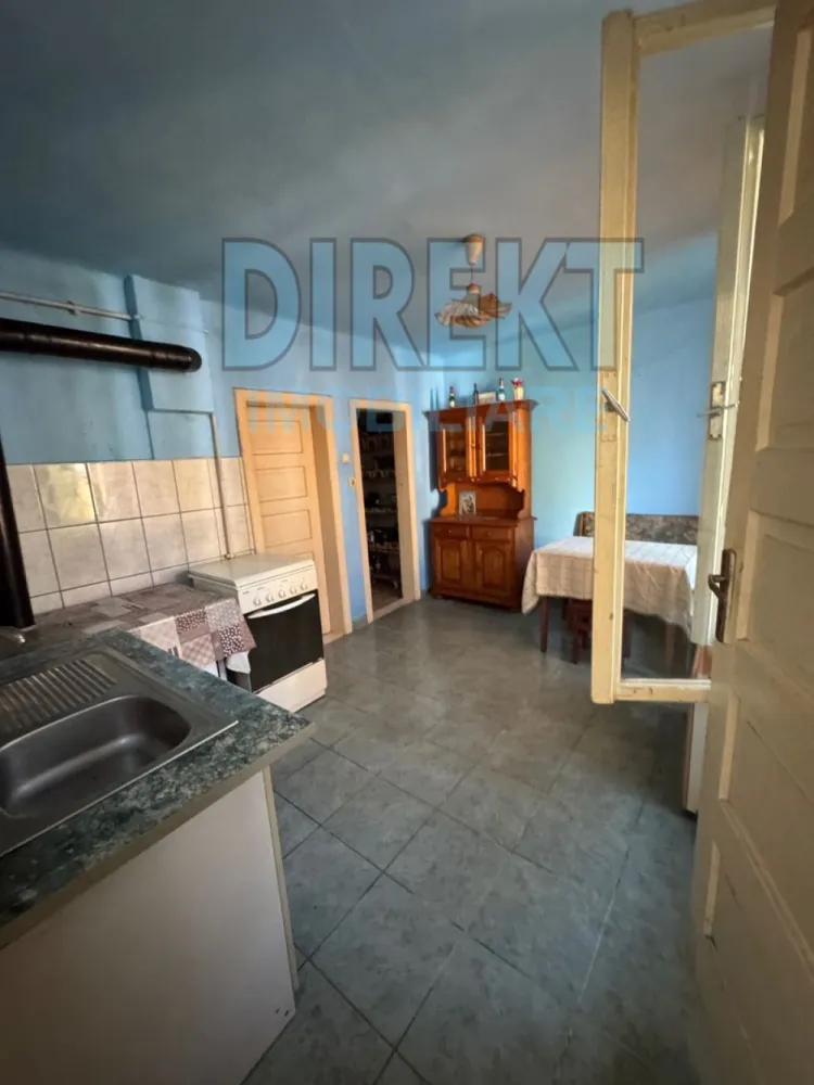 Casa 3 camere , 500 mp teren , zona C.R.Vivu