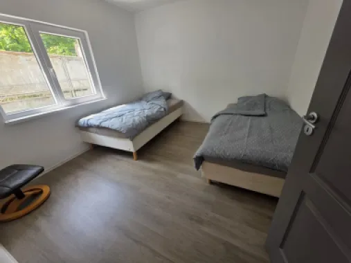De vanzare hala+teren +2 apartamente la doar 7 km Bistrita