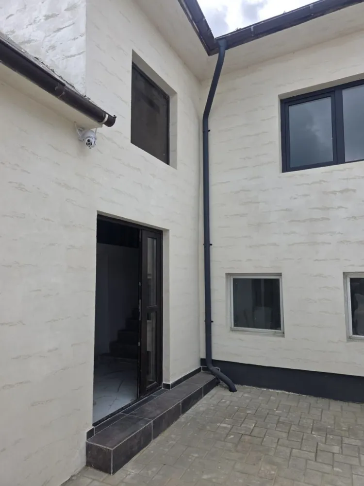 De vanzare hala+teren +2 apartamente la doar 7 km Bistrita