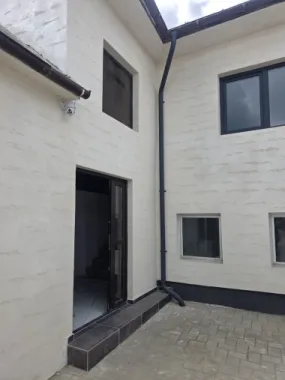 De vanzare hala+teren +2 apartamente la doar 7 km Bistrita