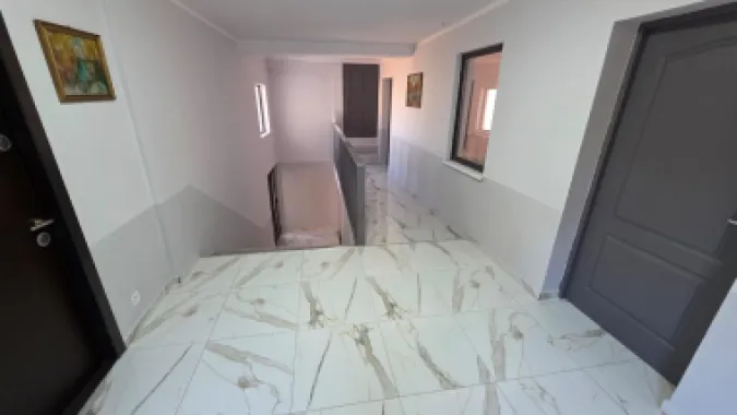 De vanzare hala+teren +2 apartamente la doar 7 km Bistrita