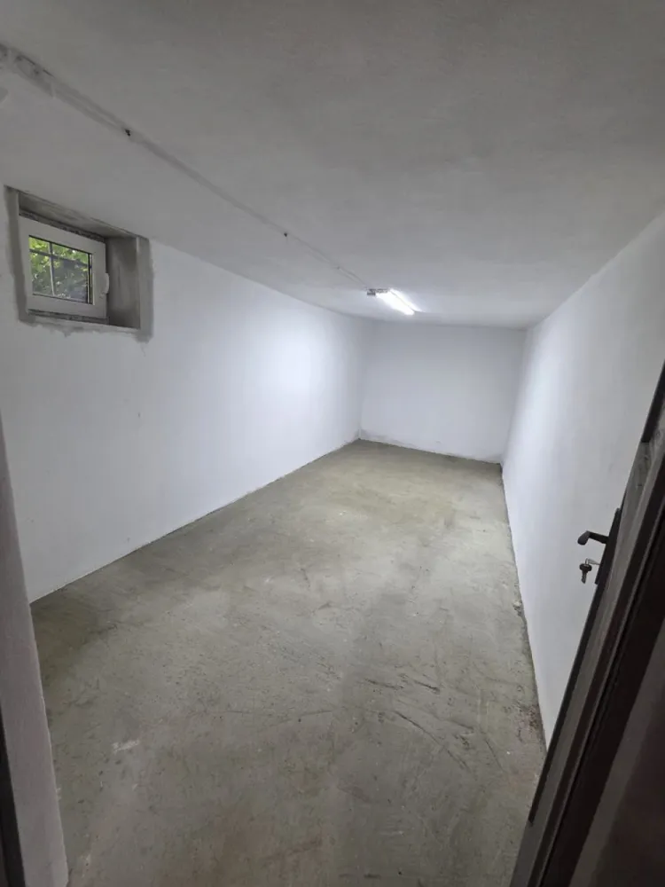 De vanzare hala+teren +2 apartamente la doar 7 km Bistrita