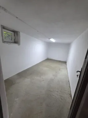 De vanzare hala+teren +2 apartamente la doar 7 km Bistrita