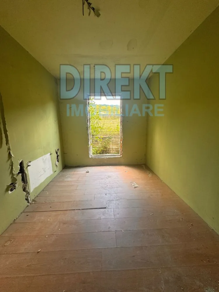 Casa individuala , cu piscina interioara , zona Strada Valea Budacului