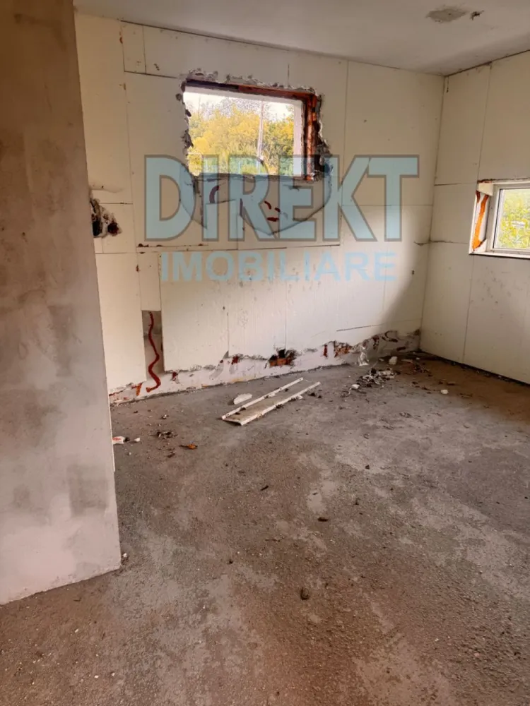 Casa individuala , cu piscina interioara , zona Strada Valea Budacului