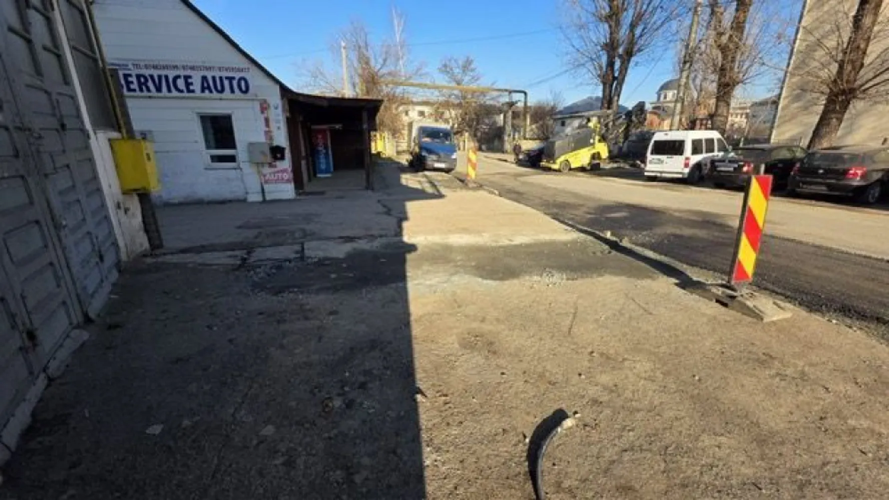 Hala , zona Decebal - Agentia Direkt Imobiliare propune spre vanzare hala , situata in zona Decebal . Imobilul este pozitionat l astrada , dispune de o incapere spatioasa la parter cu 2 cai de acces auto , iar la etaj 3 incaperi si baie , cu destinatie birouri sau spatiu depozitare . }}