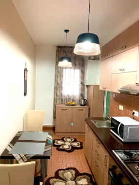 BRASADAS vinde ap 2 cam. ultracentral 2 camere.