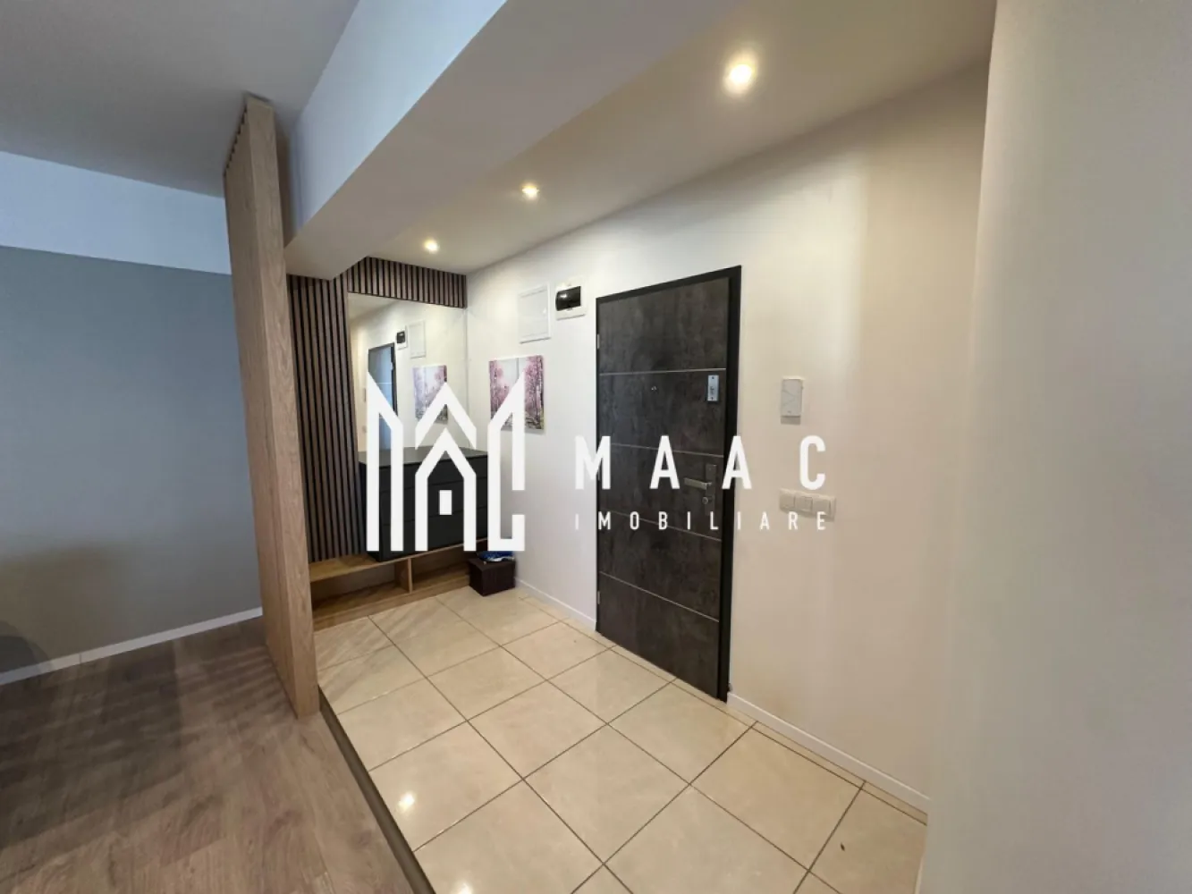 Apartament 3 camere I Etaj 2 I Modern I Balcon I Central