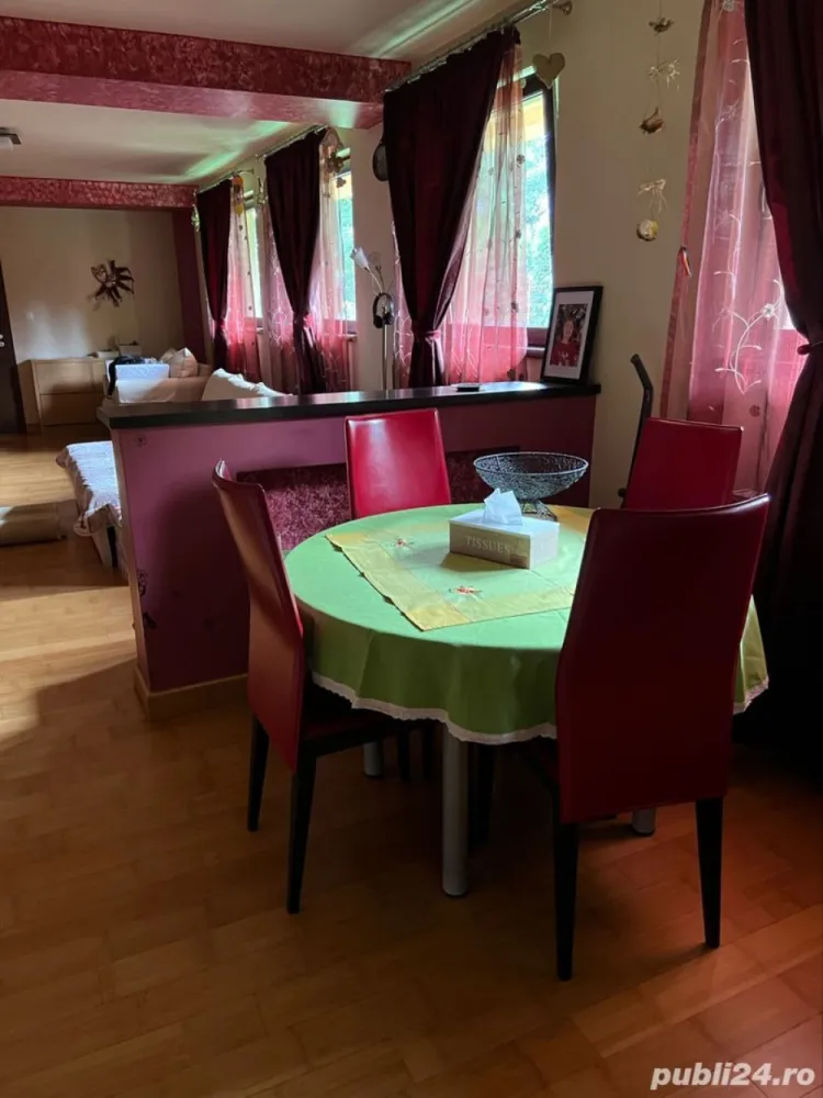 Casa de Vanzare - Vând Vilă în Iași Str. Prof Nicolae Bucur , penultima stație de tramvai spre CUG , 5 minute de mers până la stația de tramvai nr.9 și autobuz. Vilă este compusă din Living 50 mp, 3 Dormitoare de 17 mp fiecare, Birou 16 mp , Balcon 12 mp,2 Băi, Bucătărie , 1 zona de depozitare și hol , Aer Condiționat, Centrală Termică ultima generație în condensare , apă , gaz etc În exterior există o magazie , Terasă , grătar , gazon și zona de flori și un Brad Argintiu. Vila are 174 mp utili iar teren aferent circa 300mp se vinde utilată și mobilată }}