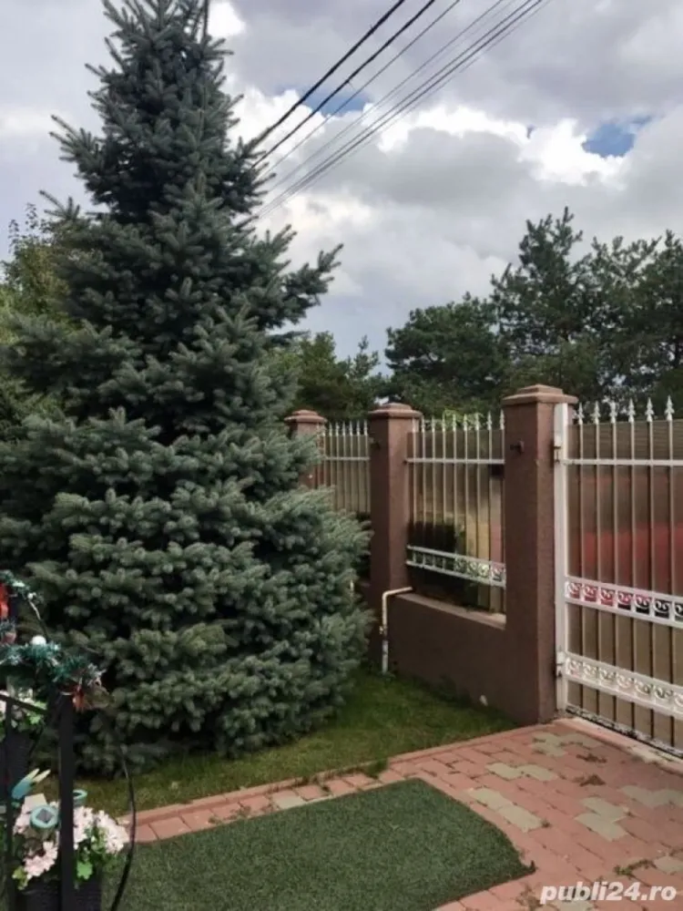 Casa de Vanzare - Vând Vilă în Iași Str. Prof Nicolae Bucur , penultima stație de tramvai spre CUG , 5 minute de mers până la stația de tramvai nr.9 și autobuz. Vilă este compusă din Living 50 mp, 3 Dormitoare de 17 mp fiecare, Birou 16 mp , Balcon 12 mp,2 Băi, Bucătărie , 1 zona de depozitare și hol , Aer Condiționat, Centrală Termică ultima generație în condensare , apă , gaz etc În exterior există o magazie , Terasă , grătar , gazon și zona de flori și un Brad Argintiu. Vila are 174 mp utili iar teren aferent circa 300mp se vinde utilată și mobilată }}