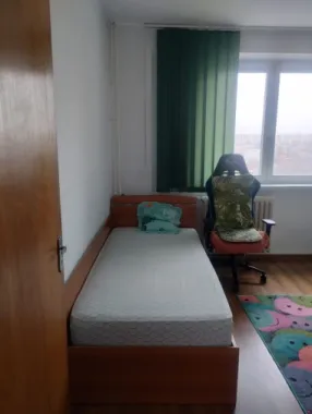 BRASADAS inchiriaza ap 3 cam etaj 8/10 Bld. Timisoara.