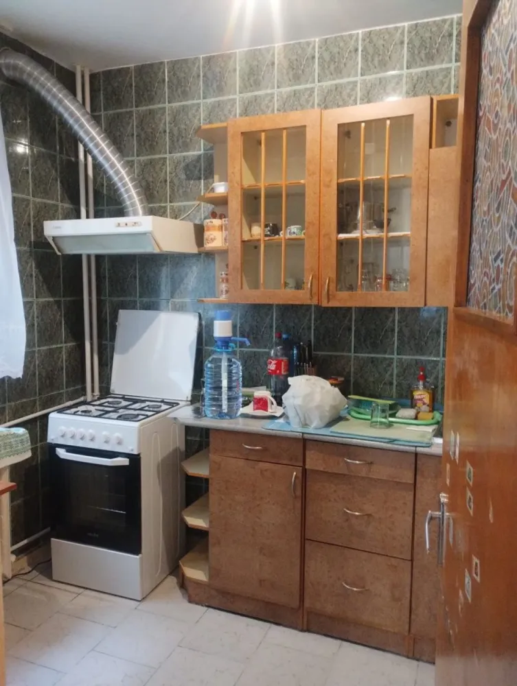 BRASADAS inchiriaza ap 3 cam etaj 8/10 Bld. Timisoara.