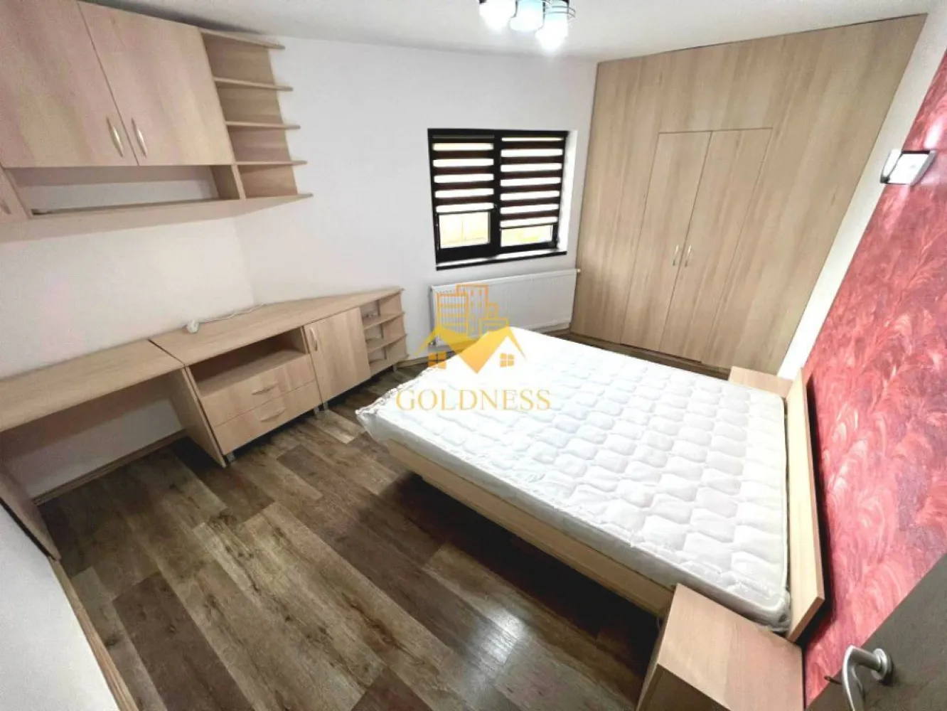 3 camere open space, modern, curte, parcare, Buna Ziua, Zona LIDL - GOLDNESS Imobiliare vă propune spre închiriere un apartament complet mobilat și utilat, la parter într-un imobil de 3 etaje, în cartierul Buna Ziua. Apartamentul este compartimentat astfel: - dormitor cu pat matrimonial, dressing, noptiere, birou - dormitor cu pat pentru o persoana, dressing, noptiera, birou - living cu bucatarie open-space complet utilată, canapea extensibla, loc de servit masa - baie cu vană, calorifer port prosop inox și dulap pentru depozitare. - terasa 20 mp Imobilul este dotat cu toate cele necesare- centrală proprie, mașină de spălat haine, frigider, plită electrică, hotă, TV, etc. Se află în apropierea stațiilor de transport în comun, magazine, restaurante, spații verzi, farmacii, etc. Dispune de loc de parcare! Dacă sunteți interesați de acest apartament și doriți să îl vizionați, dar și pentru alte oferte sau detalii nu ezitați să ne contactați telefonic sau prin e-mail - goldnessimobiliare@gmail.com. Vă stăm la dispoziție! Pentru intermediere se percepe un comision de 50% din prețul chiriei! }}