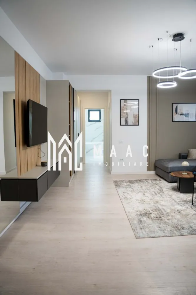 Apartament 2 camere |Tei Residence| Dem. Radulescu - MAAC IMOBILIARE vă propune spre vânzare un apartament cu 2 camere decomandat, mobilat si utilat, situat în complexul rezidențial de lux Tei Residence, pe Bulevardul Dem Rădulescu din Râmnicu Vâlcea, una dintre cele mai apreciate zone rezidențiale ale orașului. Proprietatea se află într-un bloc nou construit la standarde premium, oferind un echilibru perfect între confort, calitate și o locație excelentă. Detalii apartament: -compartimentare decomandată; -2 camere spațioase; -finisaje de înaltă calitate; -spații luminoase, cu lumină naturală din abundență; -compartimentare practică, ideală pentru un stil de viață modern. Parcare și facilități: -imobilul dispune de garaj subteran modern, care oferă siguranță și confort; -opțional, se poate achiziționa separat un loc de parcare subteran, cu acces direct către apartament prin lift; -complex securizat, monitorizat video; -spații verzi amenajate și zone comerciale la parter. Proprietatea este ideală atât pentru locuință personală, cât și pentru investiție, fiind amplasată într-o zonă cu cerere ridicată și dezvoltare continuă. Pentru mai multe informații sau pentru programarea unei vizionări, echipa MAAC IMOBILIARE vă stă cu plăcere la dispoziție. CP2957197 }}