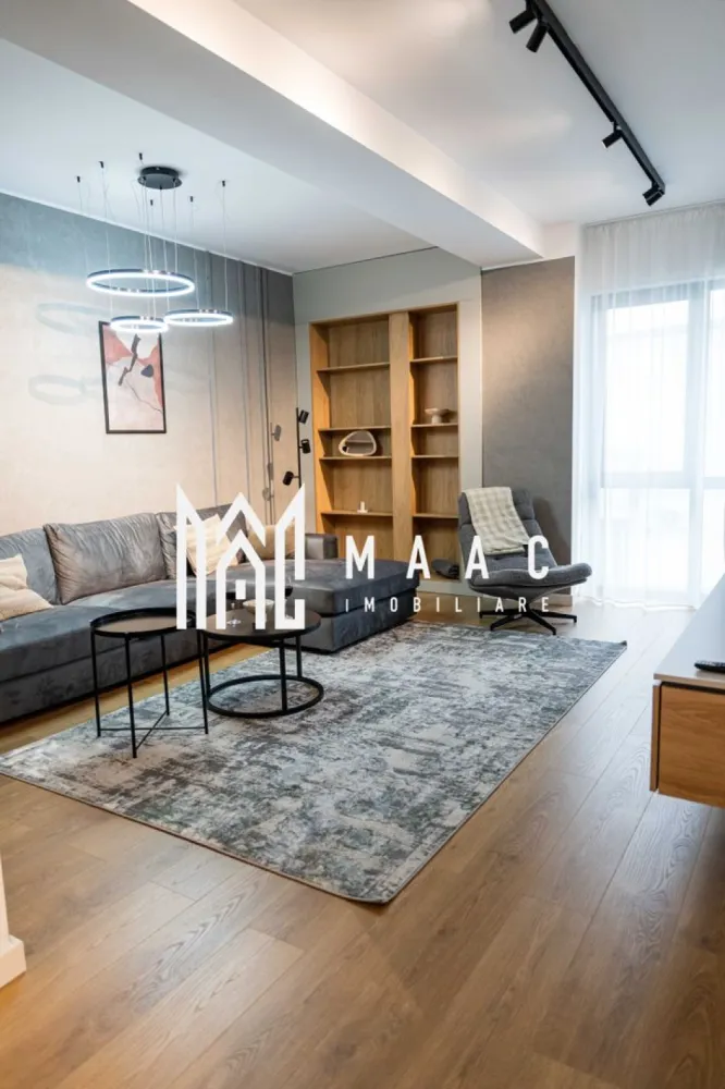 Apartament 3 Camere |Tei Residence| Dem. Radulescu - MAAC IMOBILIARE vă propune spre vânzare un apartament cu 3 camere decomandat, situat în ansamblul rezidențial Tei Residence, pe Bulevardul Dem Rădulescu din Râmnicu Vâlcea, una dintre cele mai moderne și apreciate zone rezidențiale ale orașului. Apartamentul este amplasat într-un bloc nou, finalizat, construit la standarde moderne, oferind un nivel ridicat de confort, siguranță și funcționalitate. Compartimentarea decomandată asigură spații bine organizate, ideale pentru o familie care își dorește o locuință într-un complex rezidențial premium. Detalii principale: -număr camere: 3 -compartimentare: decomandată -locație: Tei Residence – Bd. Dem Rădulescu -loc de parcare subteran inclus în prețul afișat Facilități și beneficii ale complexului: -acces securizat și monitorizare video; -buncăr de adăpost pentru siguranță sporită; -zone verzi amenajate pentru relaxare; -spații comerciale la parter; -infrastructură modernă și finisaje de calitate superioară. Proprietatea reprezintă o alegere excelentă atât pentru locuință personală, cât și pentru investiție, fiind situată într-o zonă în plină dezvoltare a orașului, cu acces rapid către puncte de interes. Pentru mai multe informații sau pentru programarea unei vizionări, echipa MAAC IMOBILIARE vă stă cu plăcere la dispoziție. CP2957209 }}
