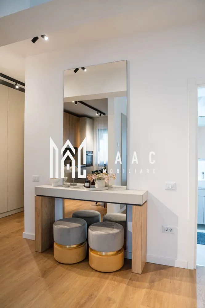 Apartament 3 Camere |Tei Residence| Dem. Radulescu - MAAC IMOBILIARE vă propune spre vânzare un apartament cu 3 camere decomandat, situat în ansamblul rezidențial Tei Residence, pe Bulevardul Dem Rădulescu din Râmnicu Vâlcea, una dintre cele mai moderne și apreciate zone rezidențiale ale orașului. Apartamentul este amplasat într-un bloc nou, finalizat, construit la standarde moderne, oferind un nivel ridicat de confort, siguranță și funcționalitate. Compartimentarea decomandată asigură spații bine organizate, ideale pentru o familie care își dorește o locuință într-un complex rezidențial premium. Detalii principale: -număr camere: 3 -compartimentare: decomandată -locație: Tei Residence – Bd. Dem Rădulescu -loc de parcare subteran inclus în prețul afișat Facilități și beneficii ale complexului: -acces securizat și monitorizare video; -buncăr de adăpost pentru siguranță sporită; -zone verzi amenajate pentru relaxare; -spații comerciale la parter; -infrastructură modernă și finisaje de calitate superioară. Proprietatea reprezintă o alegere excelentă atât pentru locuință personală, cât și pentru investiție, fiind situată într-o zonă în plină dezvoltare a orașului, cu acces rapid către puncte de interes. Pentru mai multe informații sau pentru programarea unei vizionări, echipa MAAC IMOBILIARE vă stă cu plăcere la dispoziție. CP2957209 }}